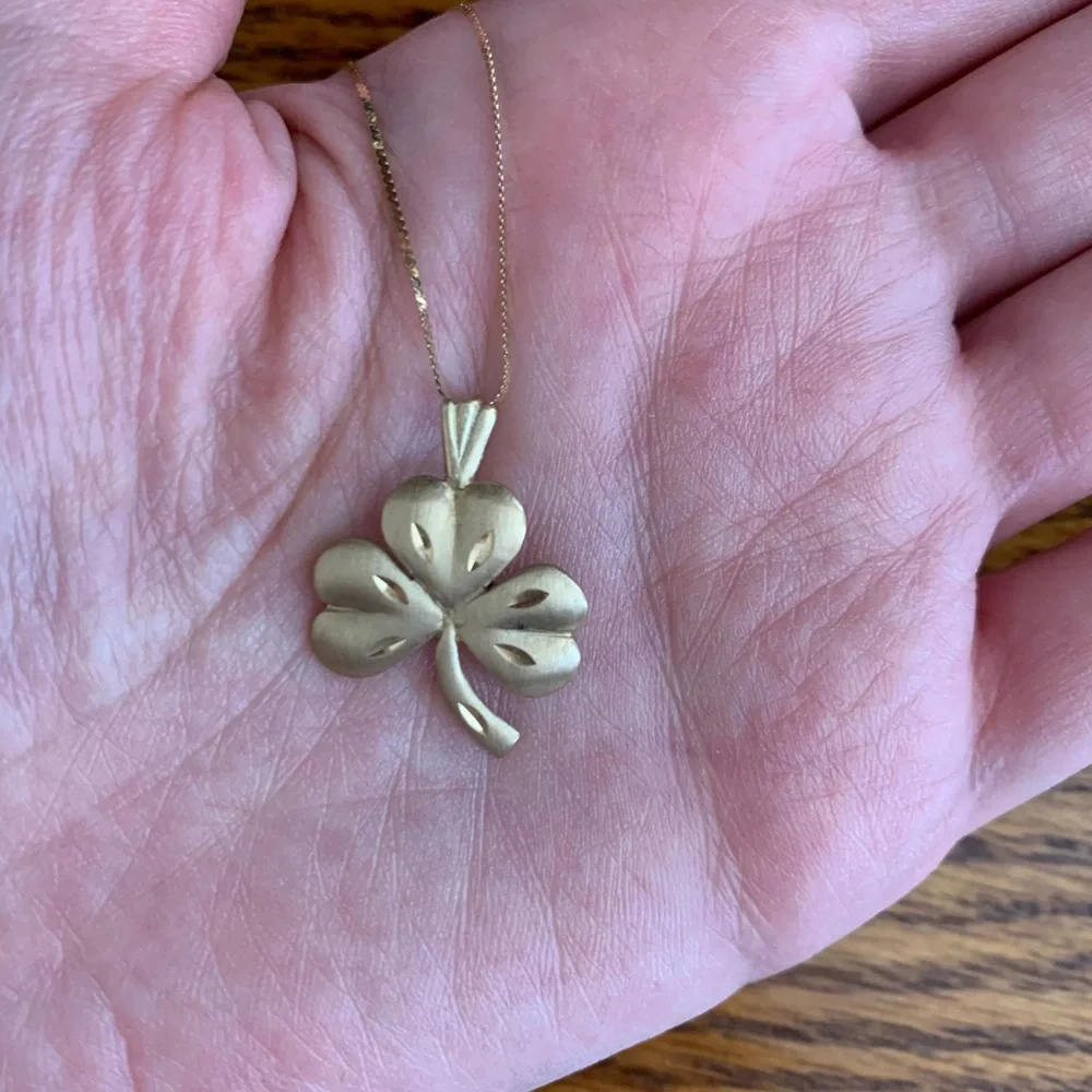 SOLD☘️14K Lucky Charm Shamrock Set☘️ (Pendant, Chain & Earrings) - Picture 4 of 13